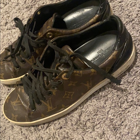 Louis Vuitton Sneakers - Picture 2 of 2
